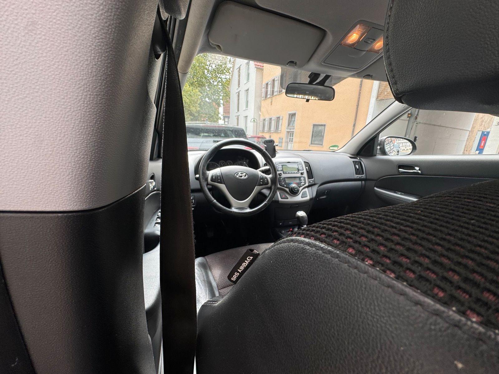 Hyundai i30 2011 — photo 6