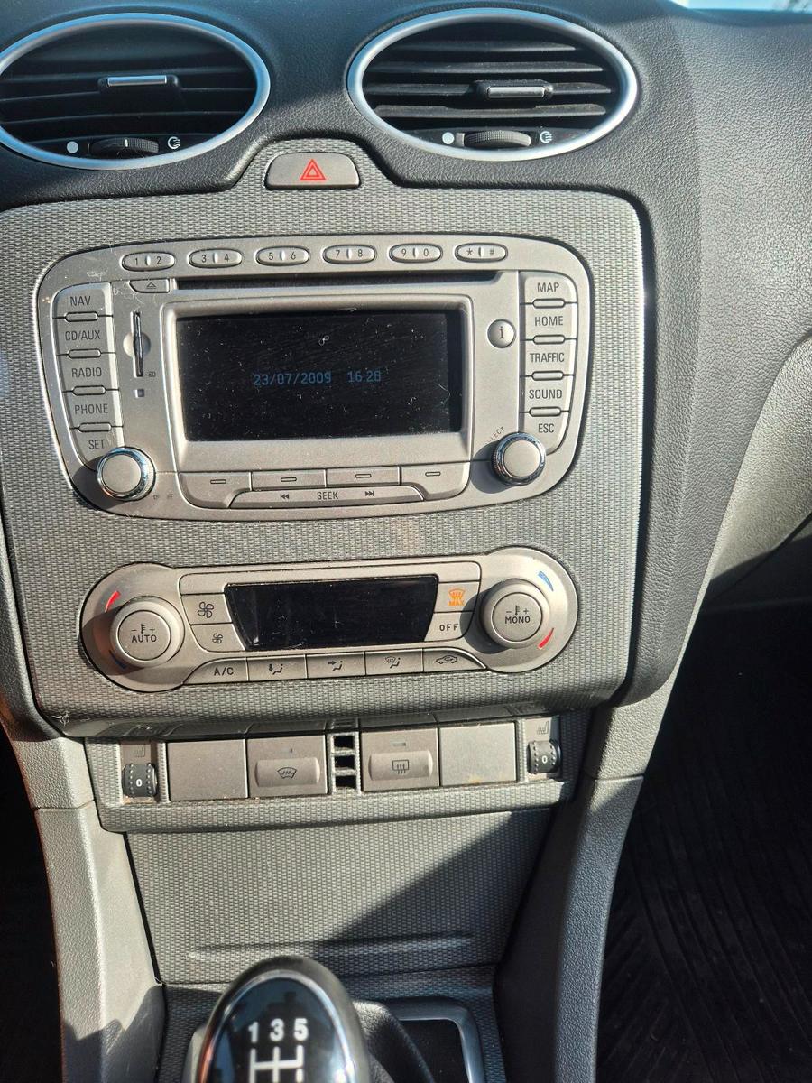 Ford Focus 2011 — photo 12