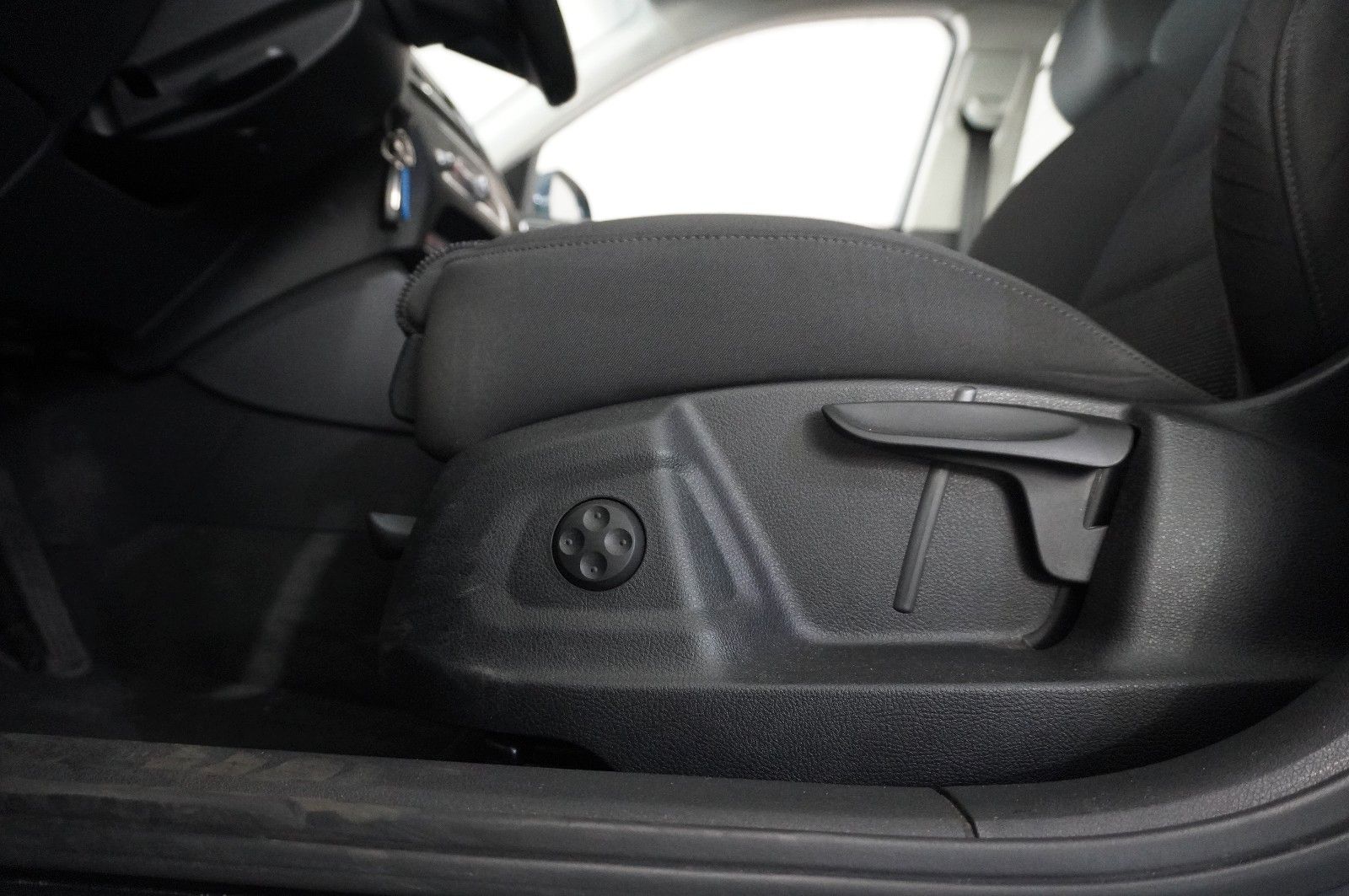 Fahrzeugabbildung Audi Q3 1.4 TFSI ULTRA SPORT NAVI/SHZ/PDC/SPORT/AHK