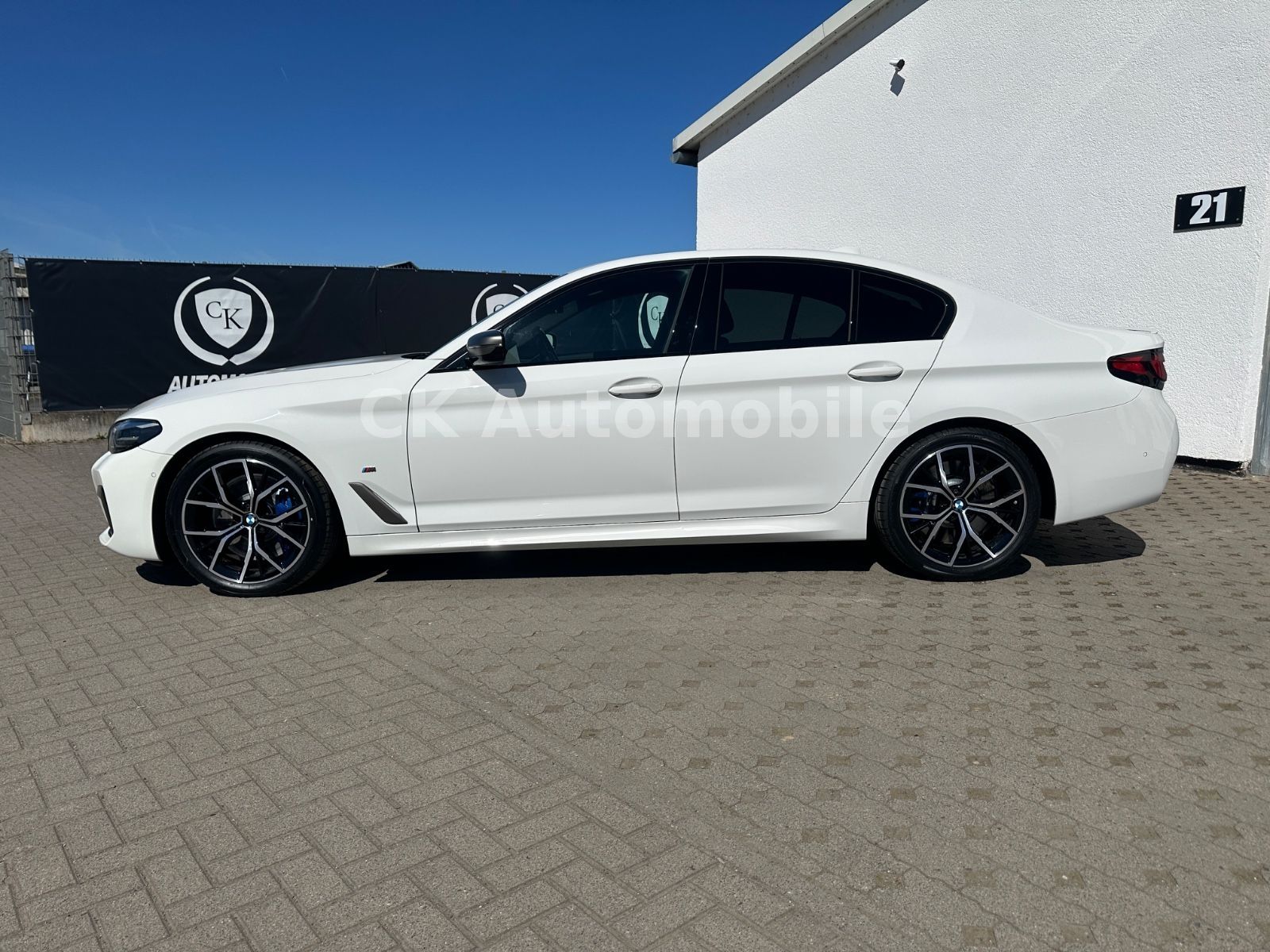 Fahrzeugabbildung BMW M550i xDrive Lim./Shadow-Line/Navi/Leder/LED/Kam