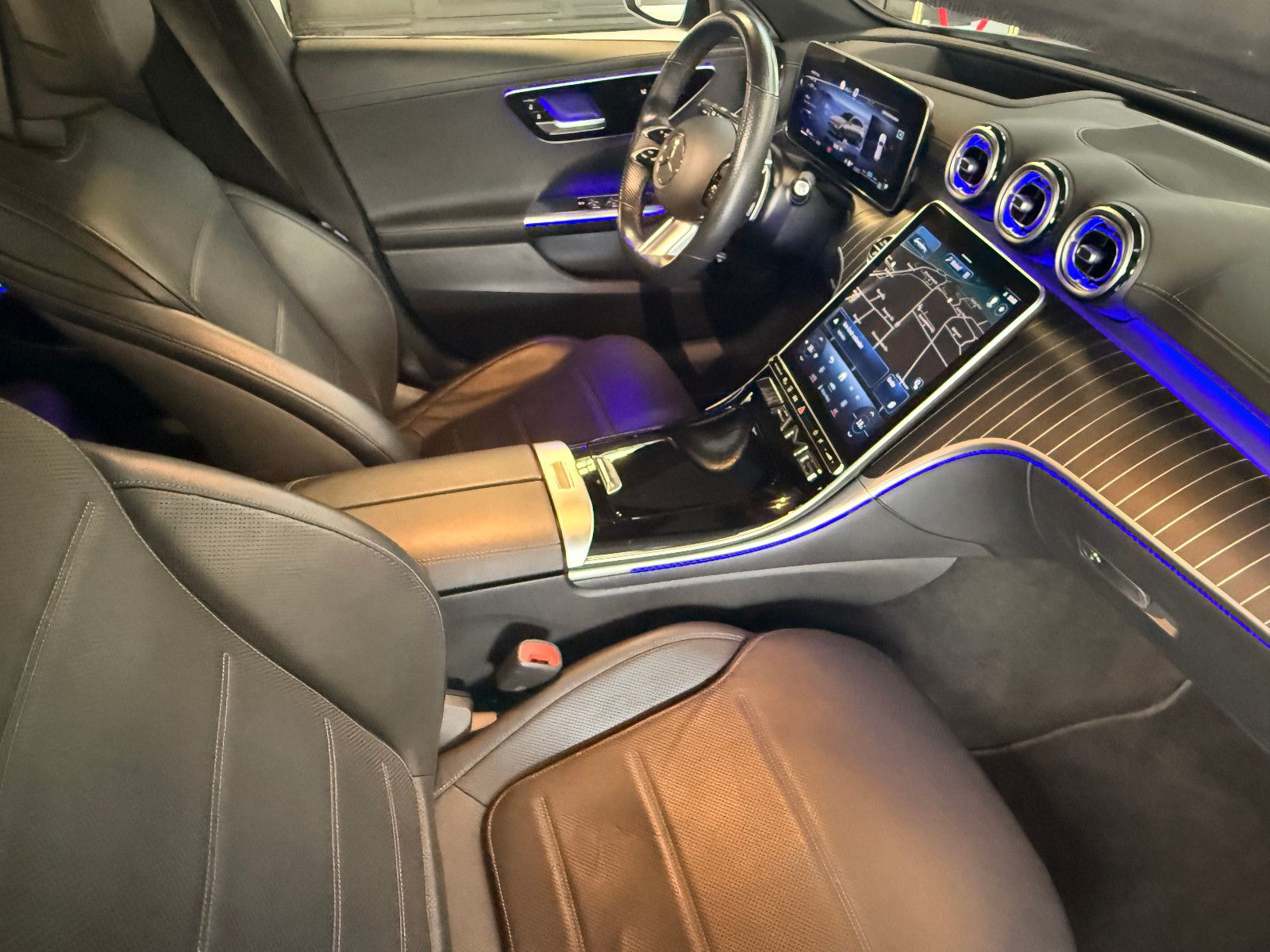 Fahrzeugabbildung Mercedes-Benz C 300TD/AMG/PANO/AMBIENTE/KAMERA/LED/MASSAGE