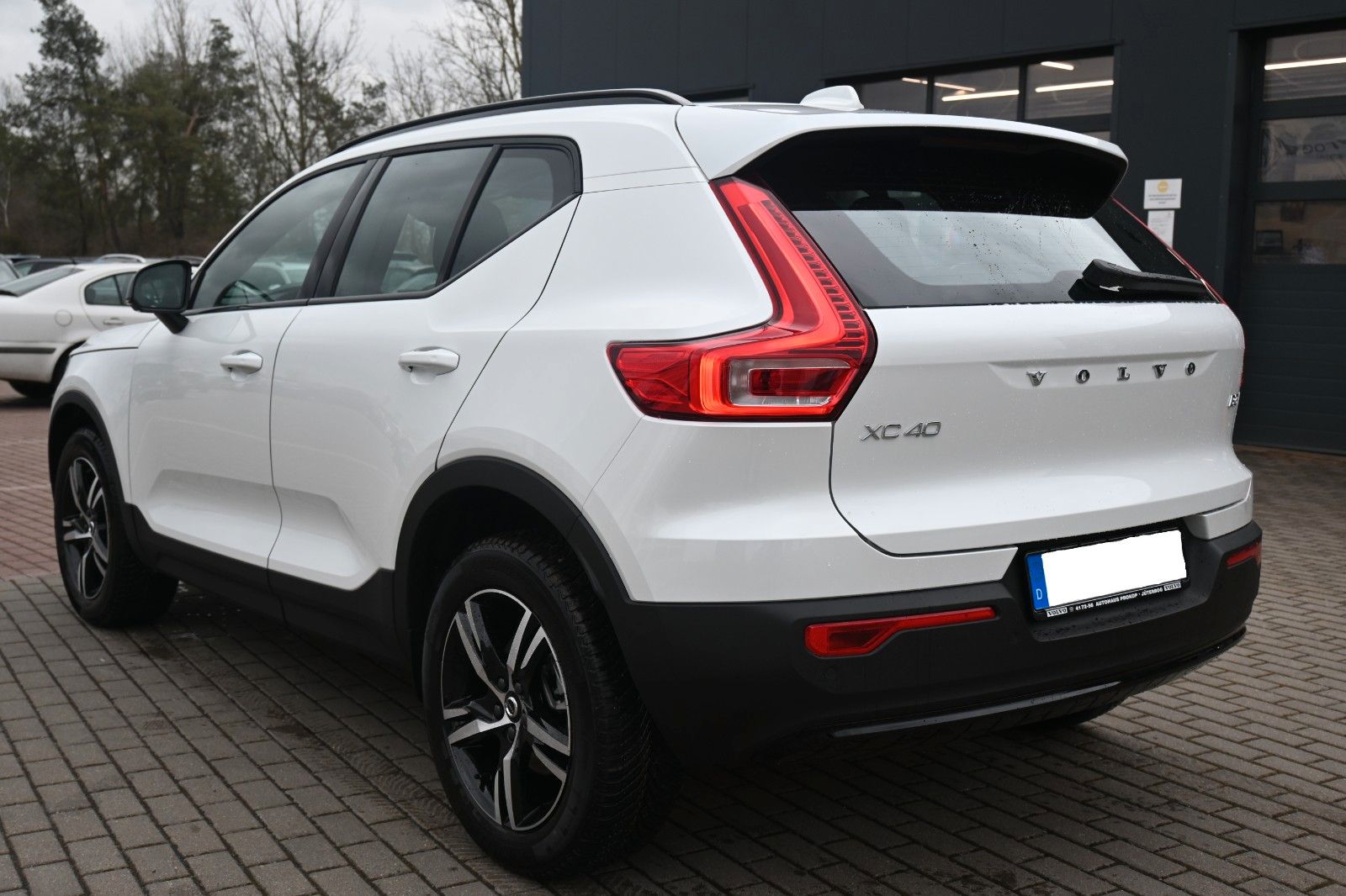 Fahrzeugabbildung Volvo XC40 B3 DKG Plus Dark*FSHZG*H&K*BLIS*ACC