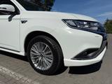 Mitsubishi Outlander 2.4 MIVEC PLUG-IN HYBRID 4WD Basis... - Mitsubishi Outlander: Basis