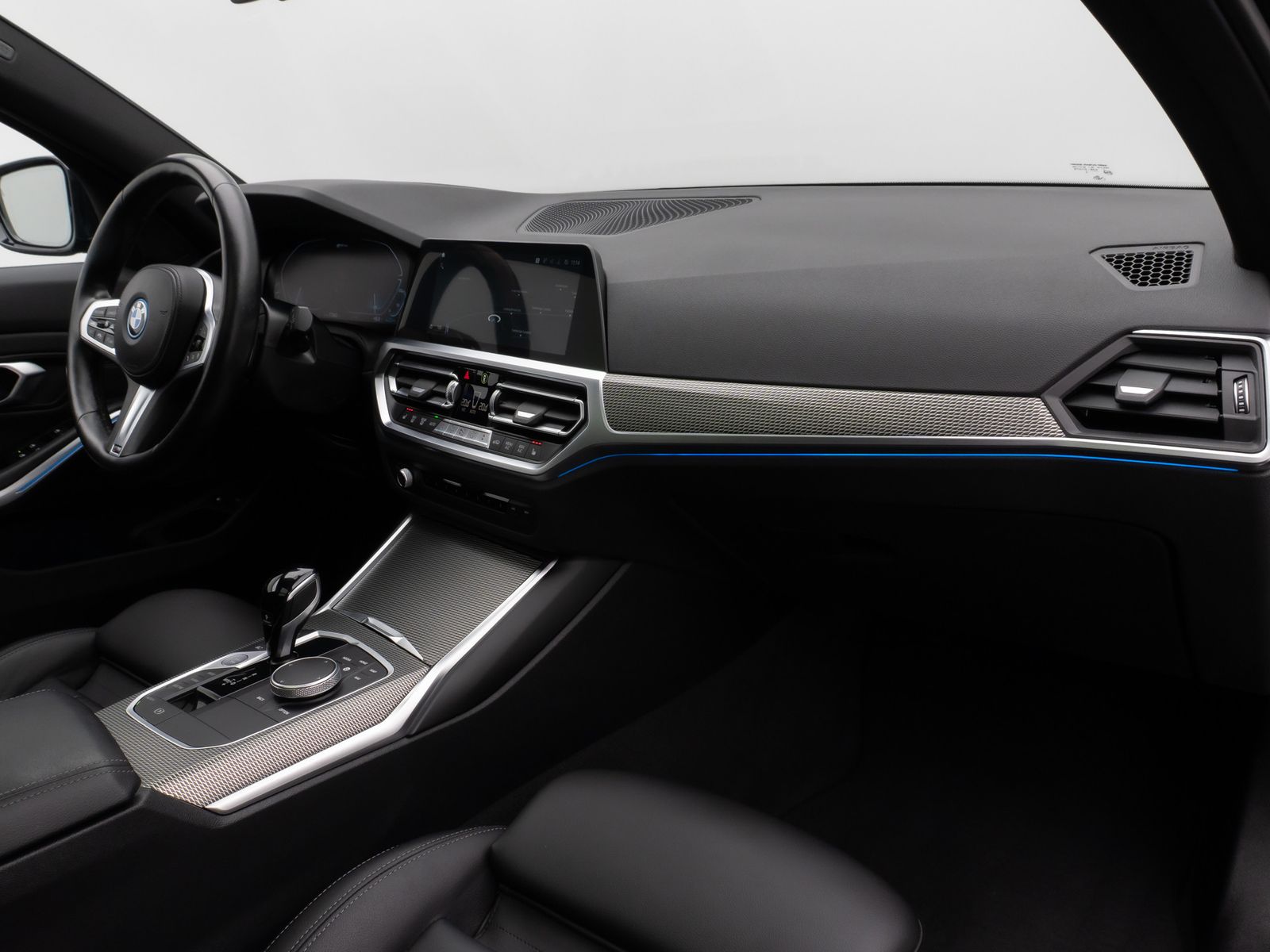 Fahrzeugabbildung BMW 330e M Sport Panorama Laser Kamera HUD DAB HiFi