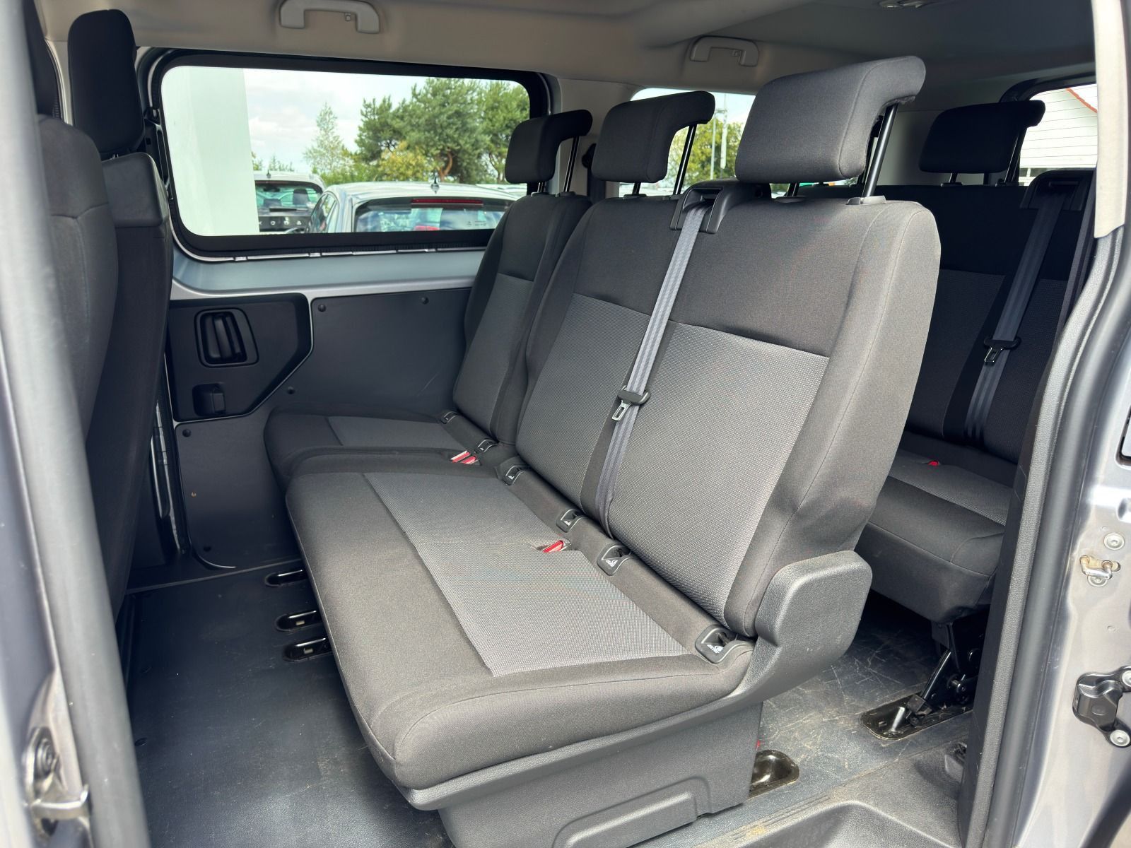 Fahrzeugabbildung Opel Vivaro L3 9Sitzer 144PS 6-Gang*AHK*RFK*Klima*Eur