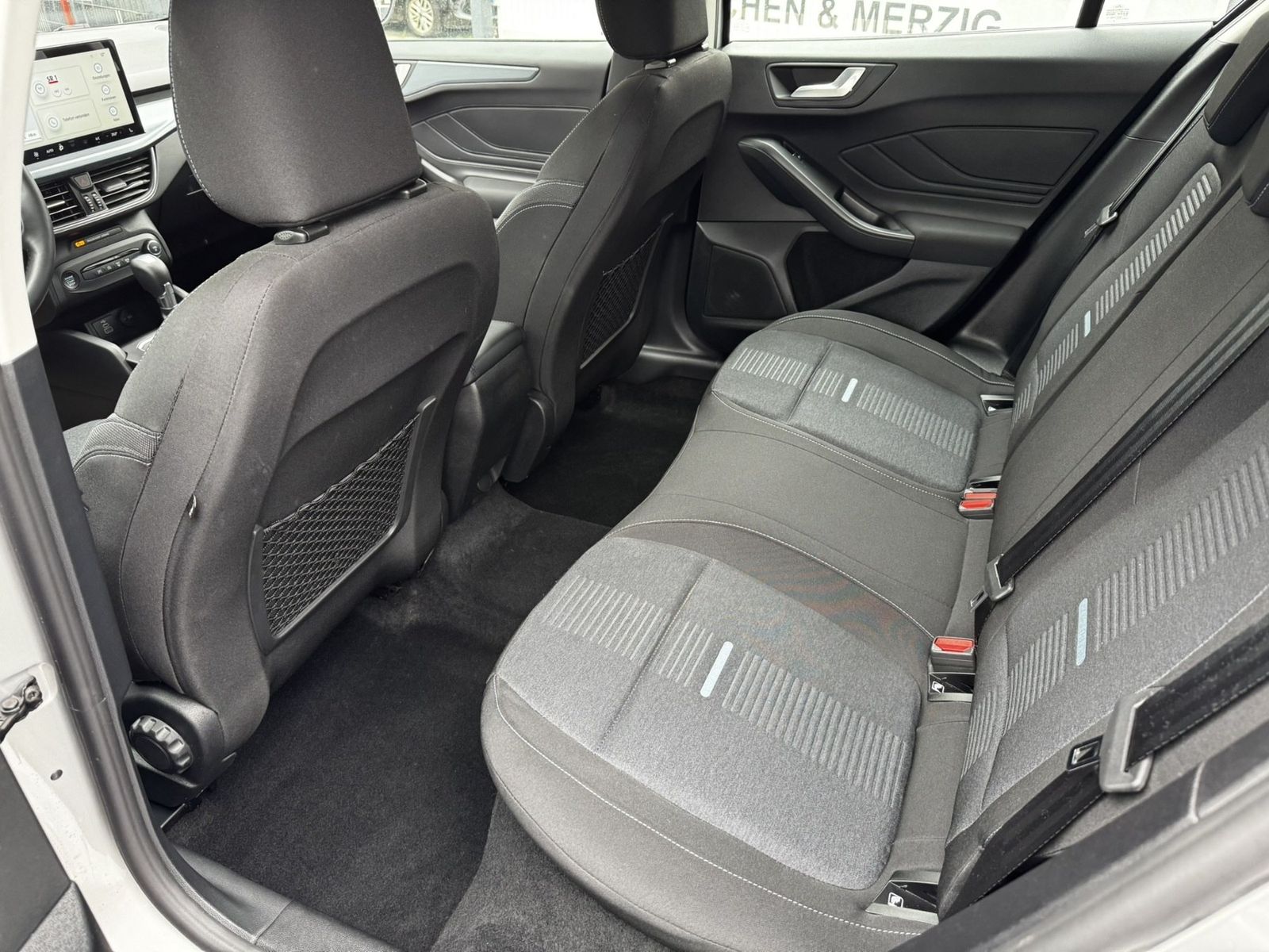 Fahrzeugabbildung Ford Focus Lim. Active, AT,AHK,Winterpaket,Navi