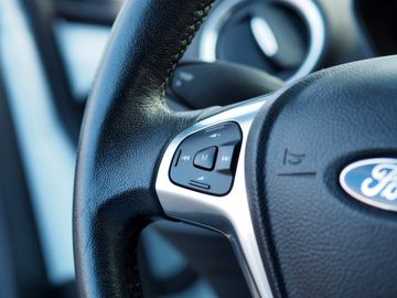 Bild 16 Ford Fiesta 1,0 Automatik Sitz-/Frontscheibenheizung
