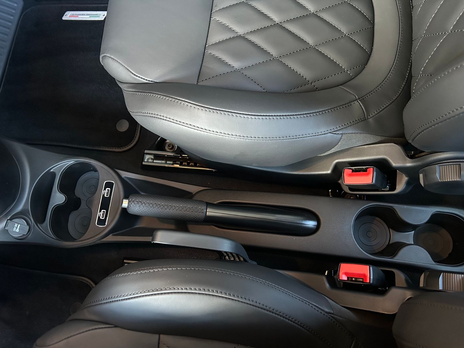 Fahrzeugabbildung Abarth 695C Cabrio Aut. LEDER CARPLAY PDC ALU