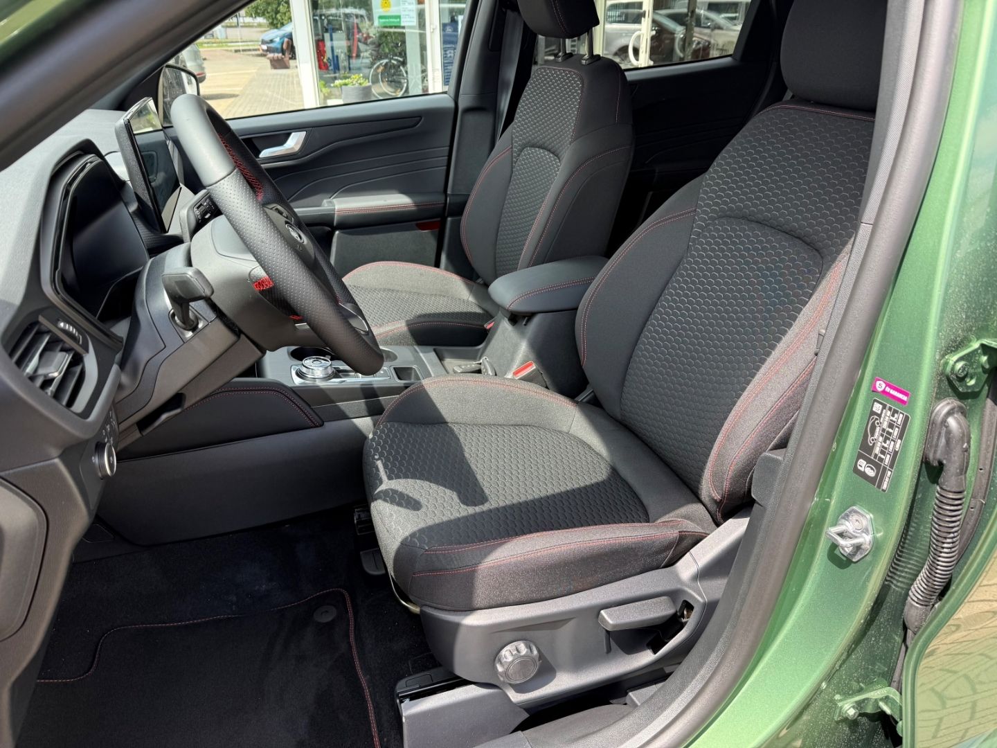 Fahrzeugabbildung Ford Kuga ST-Line Sport 5J AHK Navi Digi Co LED CarPl
