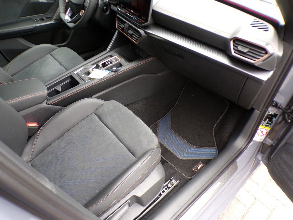 Fahrzeugabbildung CUPRA Leon Sportstourer VZ 1.5 e-Hybrid DSG