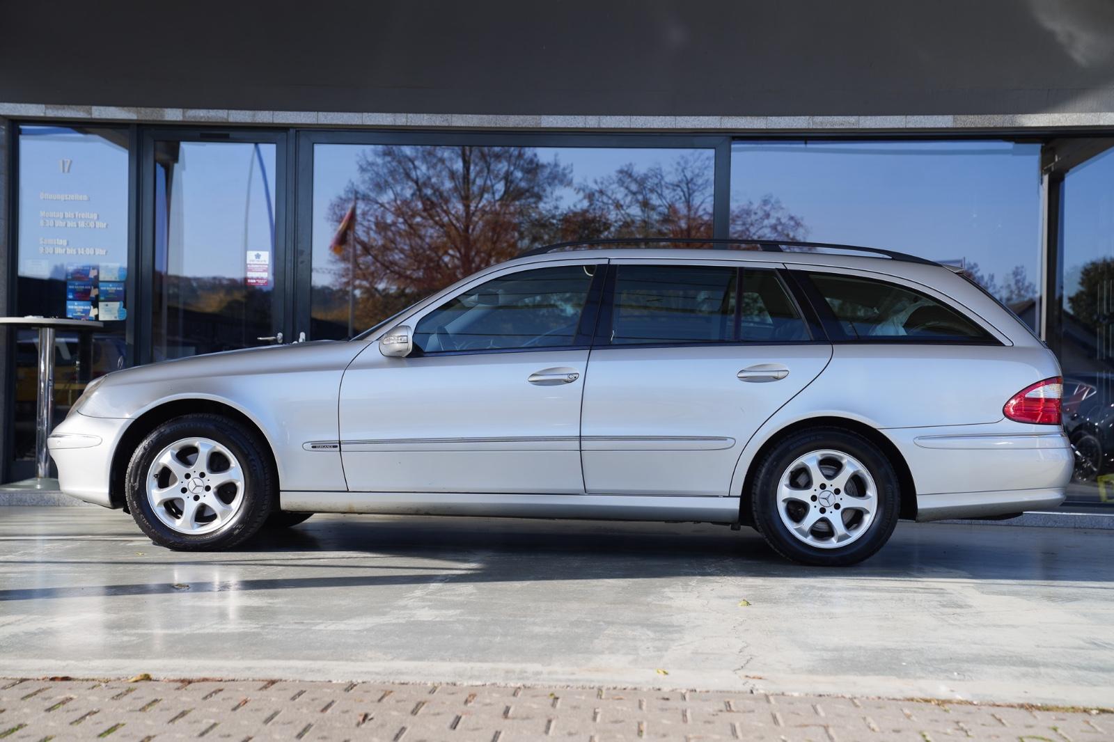 Mercedes-Benz E270 2004 — rear view
