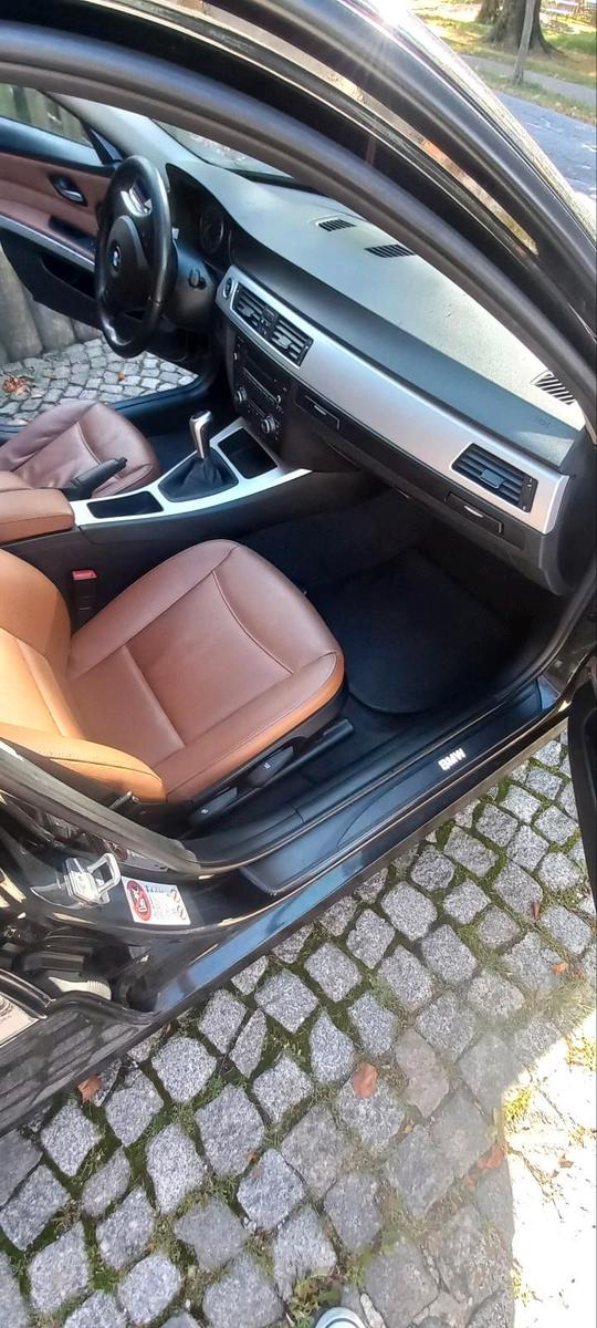 BMW 320 2011 — photo 13