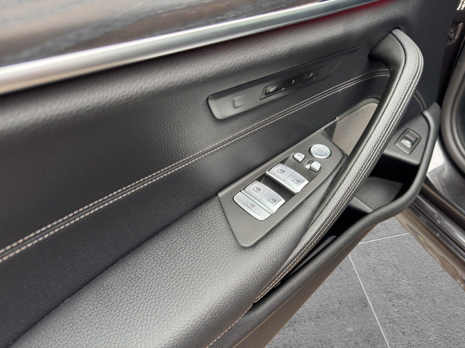 Fahrzeugabbildung BMW 530D TOURING XDRIVE M SPORT HUD H&K PANO LASER