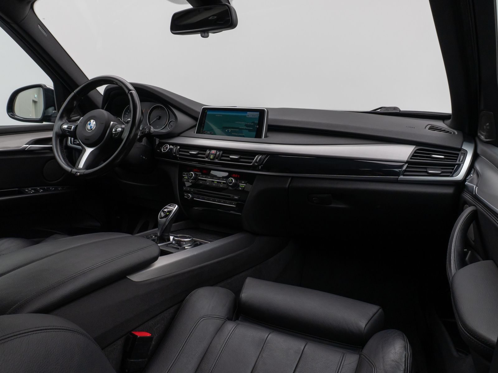 Fahrzeugabbildung BMW X5 M50d Kamera H/K NaviPro Xenon AHK Alarm