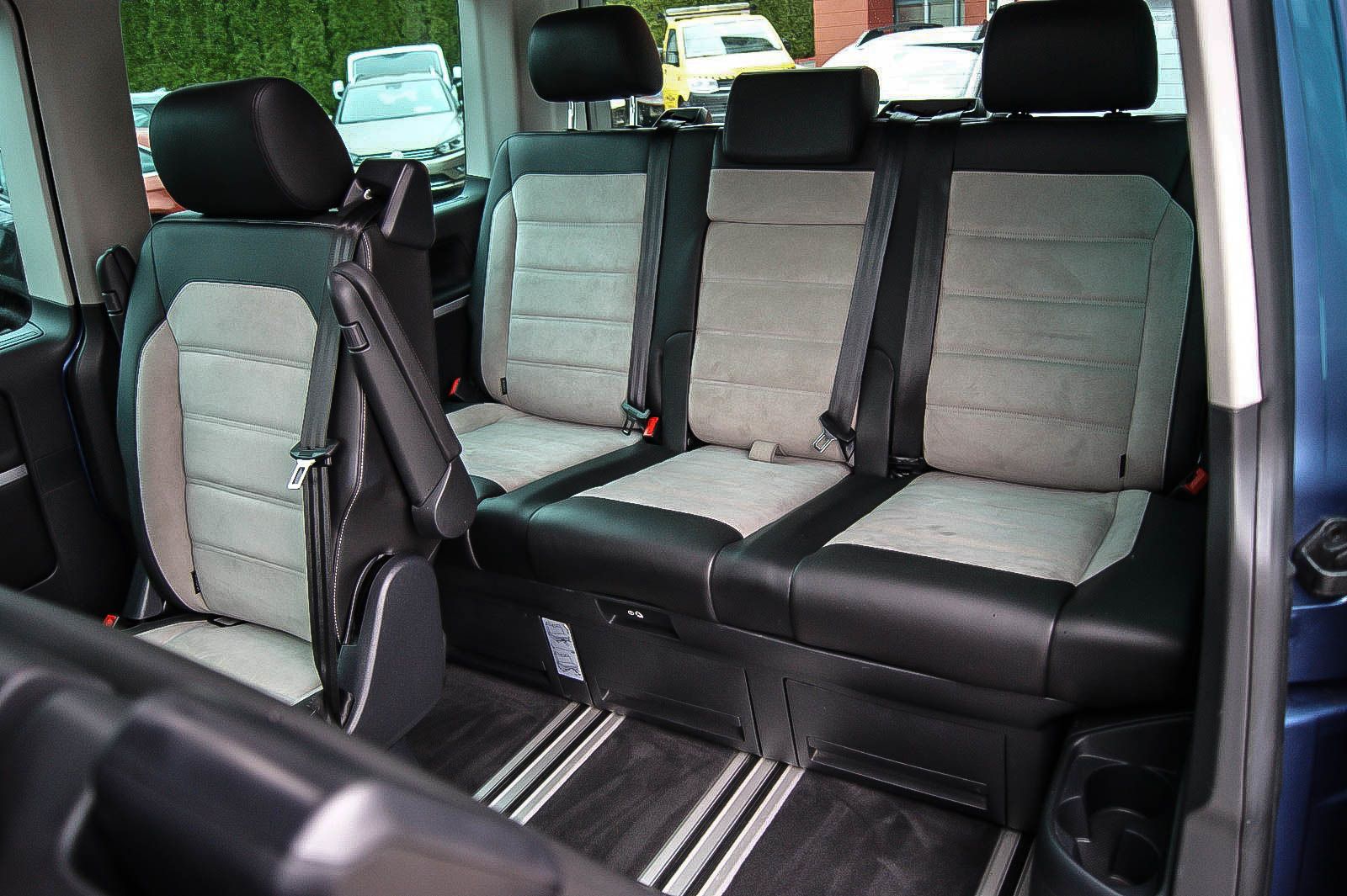 Fahrzeugabbildung Volkswagen T6 Multivan 2.0 TDI DSG Highline LEDER NAVI ACC