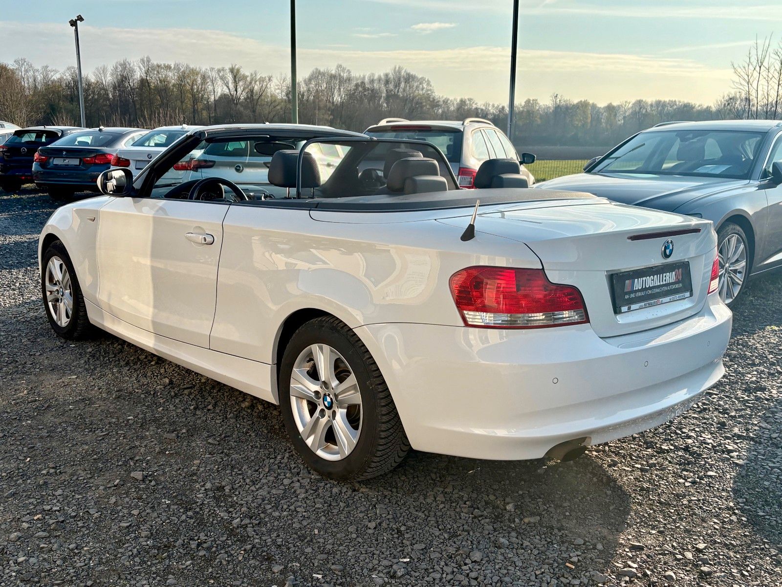 Fahrzeugabbildung BMW 118i Cabrio Leder Klima Tempo SCHECKHEFT SPORTLE