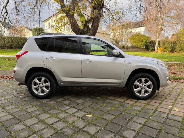 Toyota RAV 4   2,2-l-D-4D 4x4 Life Euro5! Automatik!