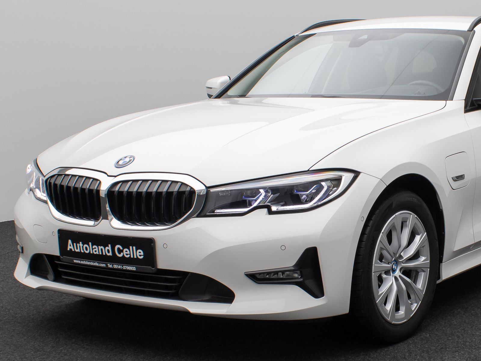 Fahrzeugabbildung BMW 320e  Kamera Laser HUD DAB HiFi Komfort Alarm