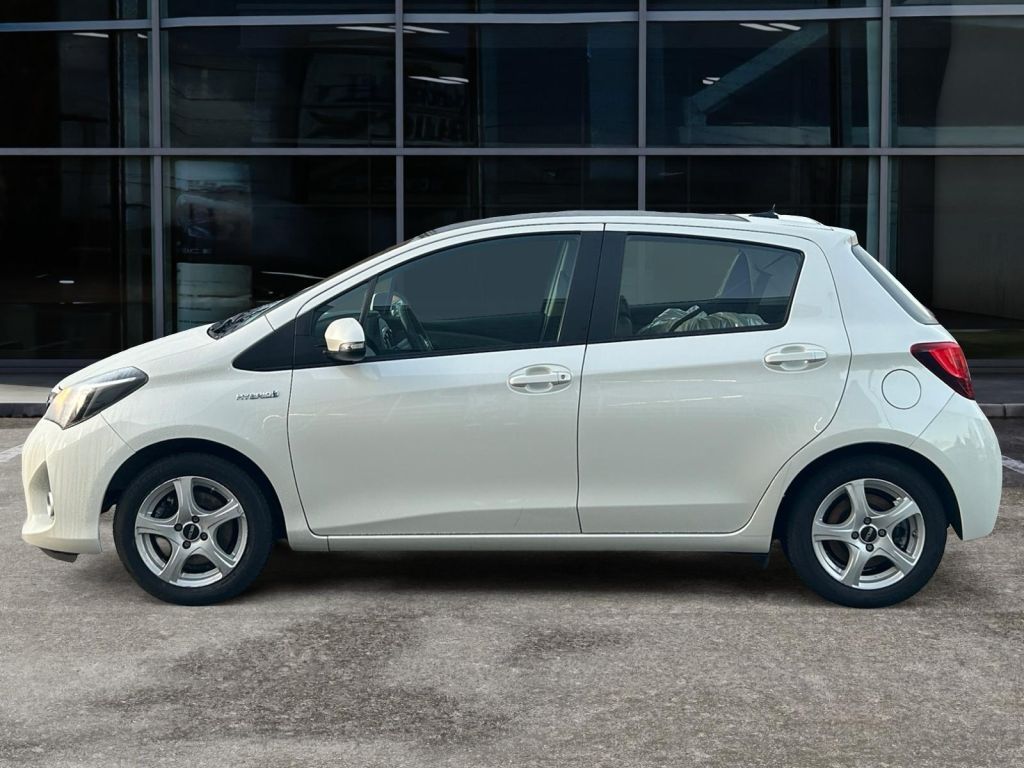 Fahrzeugabbildung Toyota Yaris Hybrid 1.5 VVT-i Lounge