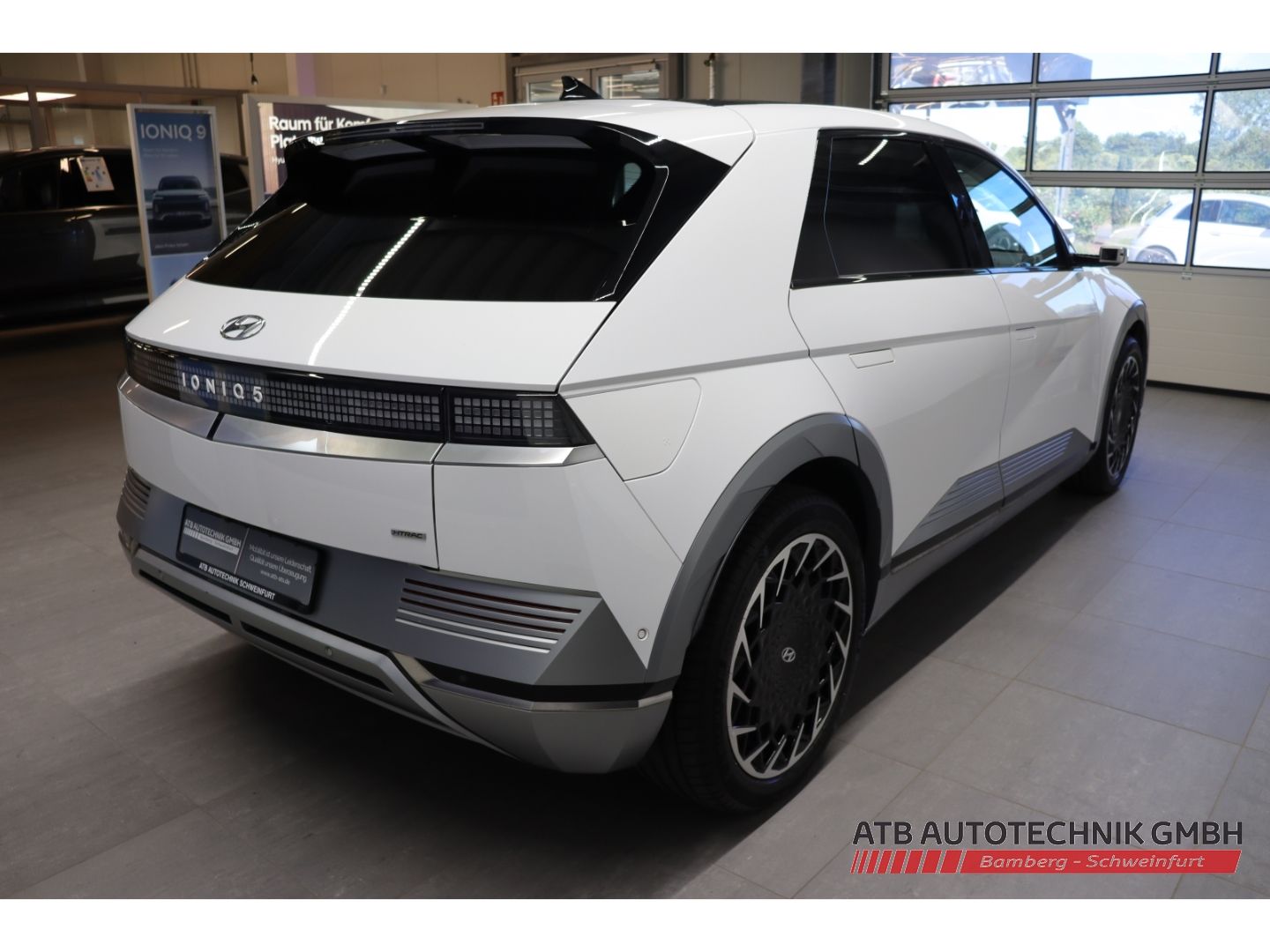 Fahrzeugabbildung Hyundai IONIQ 5 UNIQ 77,4kWh Batt. SOH98,1% 4WD HUD El.