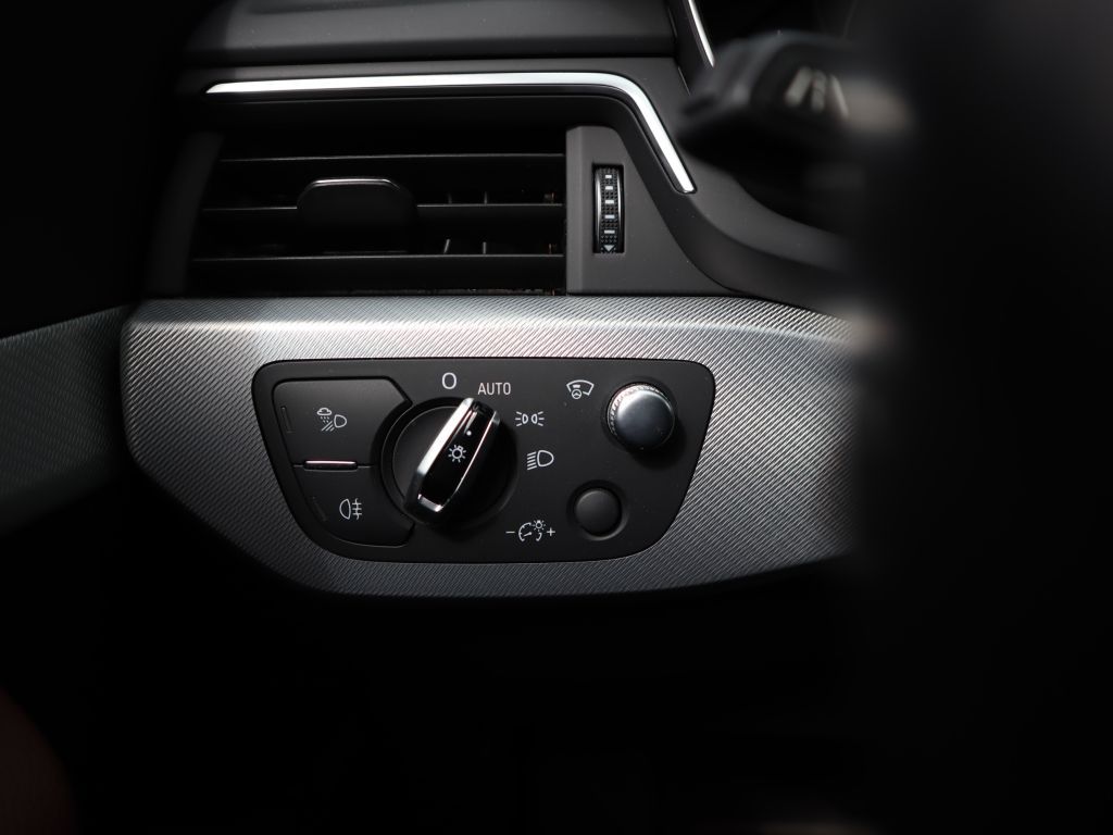 Fahrzeugabbildung Audi A4 Avant 2.0 TDI Aut. quattro+Standheiz+LED+ACC+