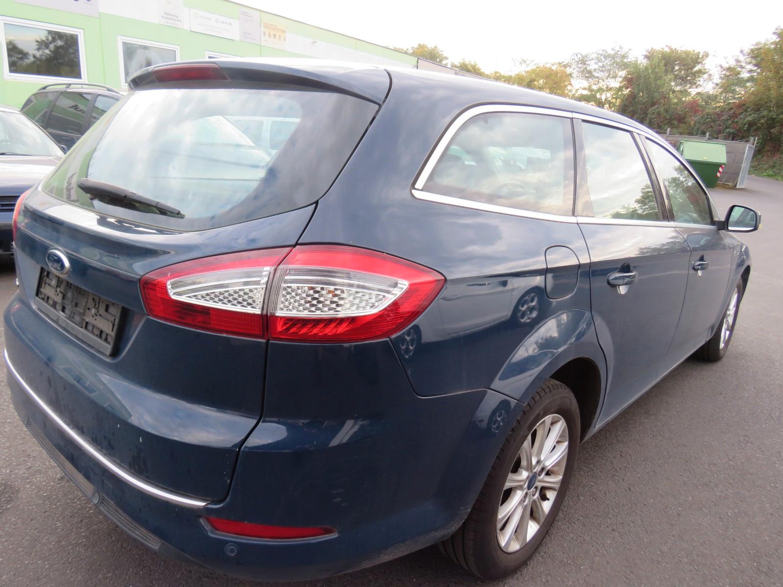 Ford Mondeo 2011 — interior