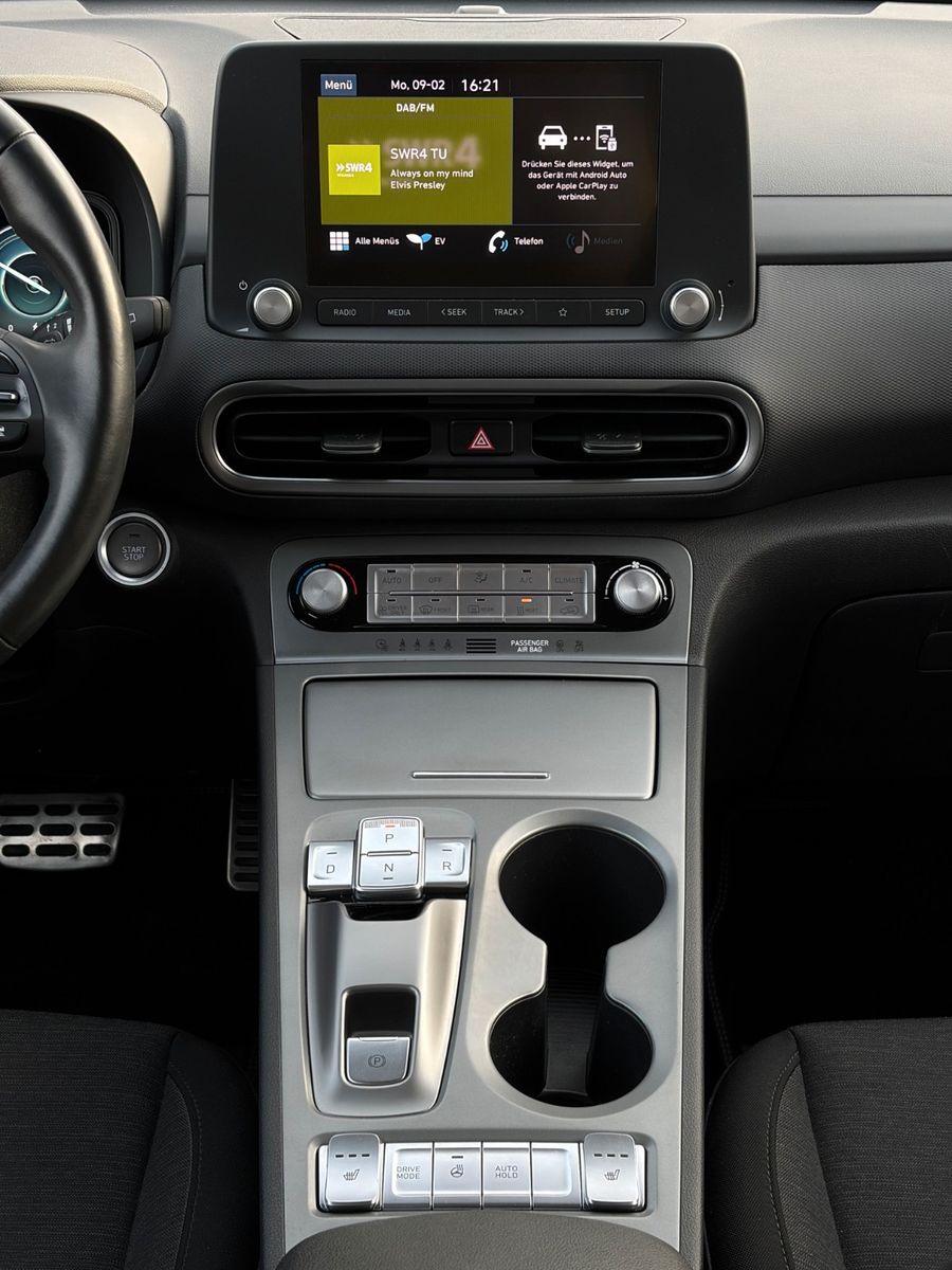 Fahrzeugabbildung Hyundai Kona Elektro Select 2WD CarPlay SHZ LHZ ACC
