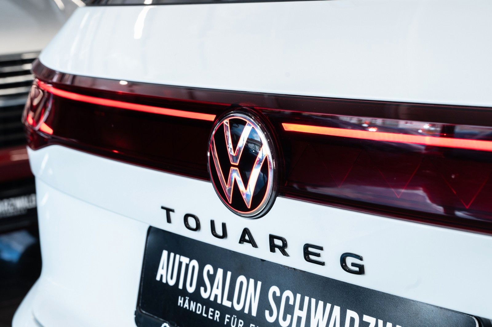 Daumennagel 45 - Volkswagen Touareg 3.0 TDI 4M|R-LINE|MASSAGE|PANO|ACC|AHK
