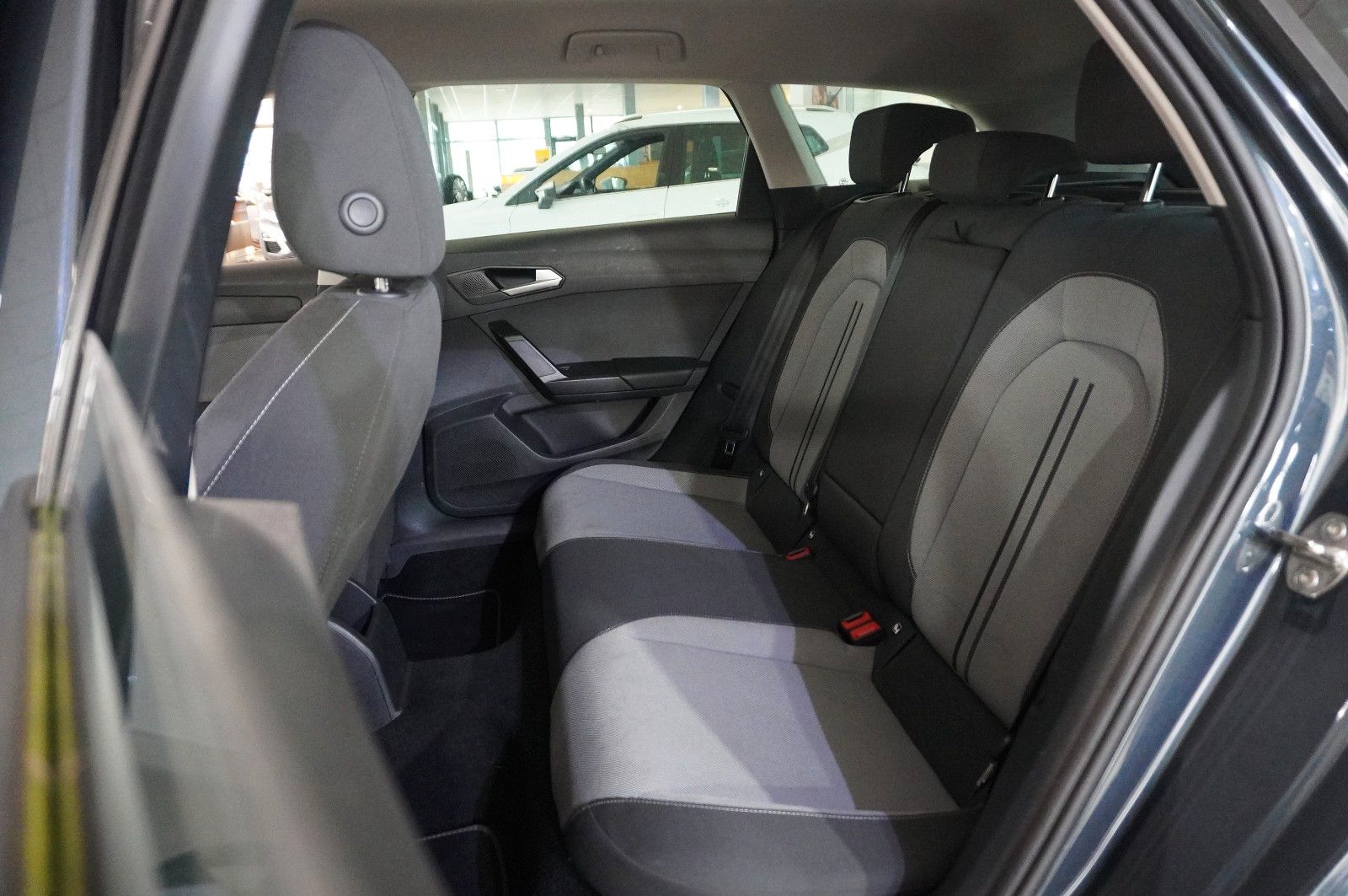 Fahrzeugabbildung SEAT Leon ST 1.0 E-TSI STYLE DSG NAVI/LED/KAMERA/DAB+