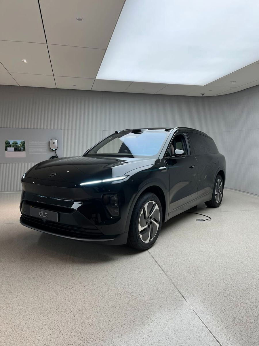 NIO EL8