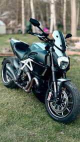 Ducati Diavel Carbon Black & White - Zard, Keyles Go - DUCATI DIAVEL CARBON