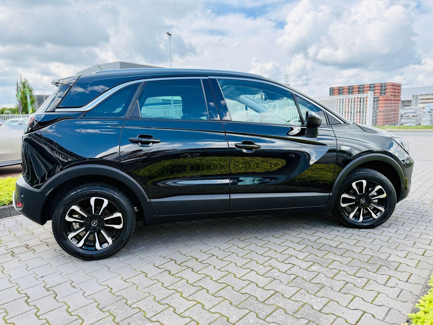 Fahrzeugabbildung Opel Crossland X 1,2 T ELEG., Navi, Panod, LED, RFK,
