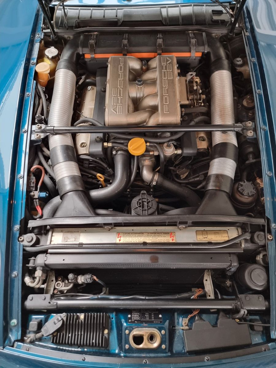 Fahrzeugabbildung Porsche 928 GTS/Deutsch/Kpl. Historie/SD/Blau mit grau