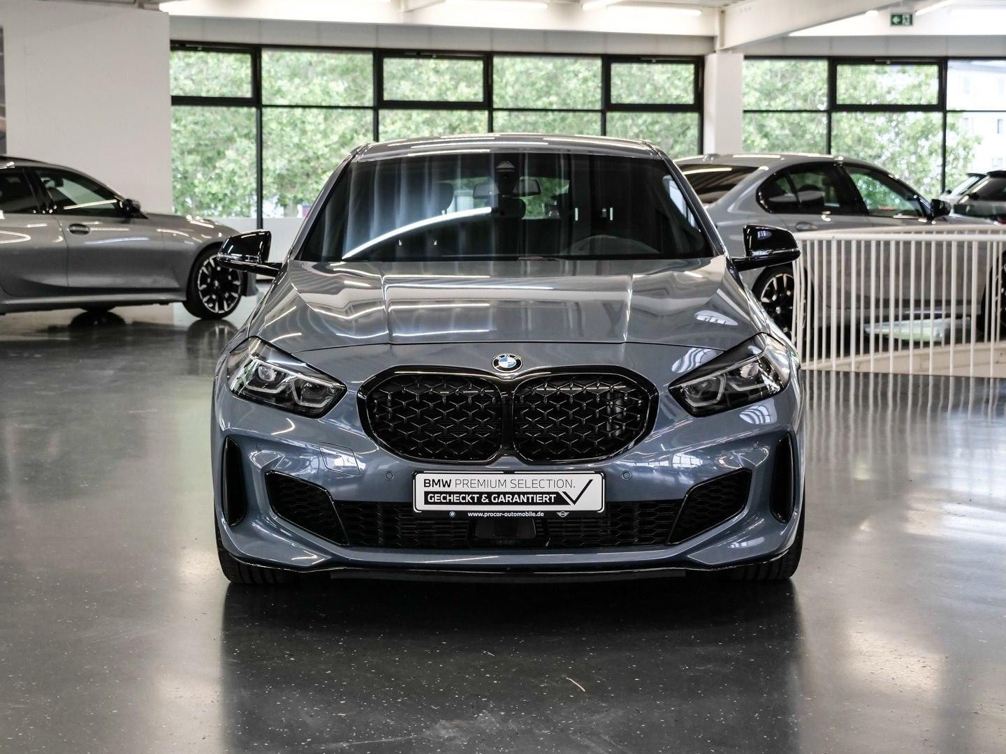 BMW M135i xDrive Aut Nav HuD LED h&k Drive+Park 19"
