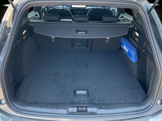 Fahrzeugabbildung Ford Focus Turnier ST-Line X PDC WinterPaket HUD