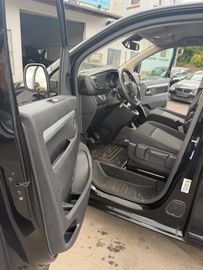 Peugeot Traveller - 11