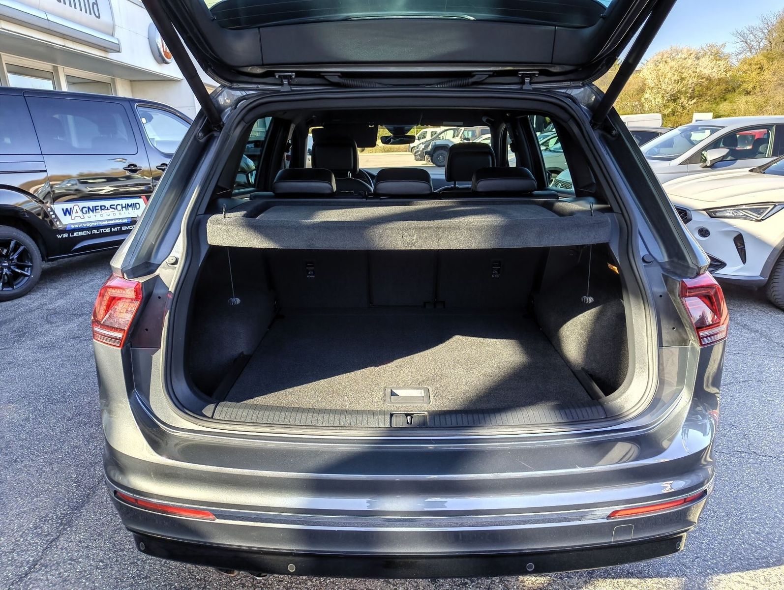 Fahrzeugabbildung Volkswagen Tiguan Highline 2.0 TDI (190 PS) 4Motion DSG
