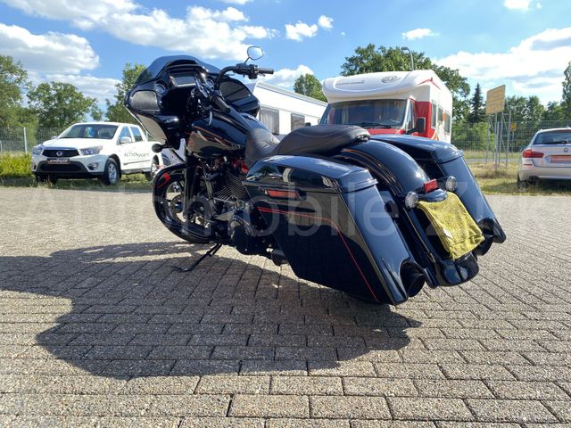 Harley-Davidson Road Glide Special Bagger M8