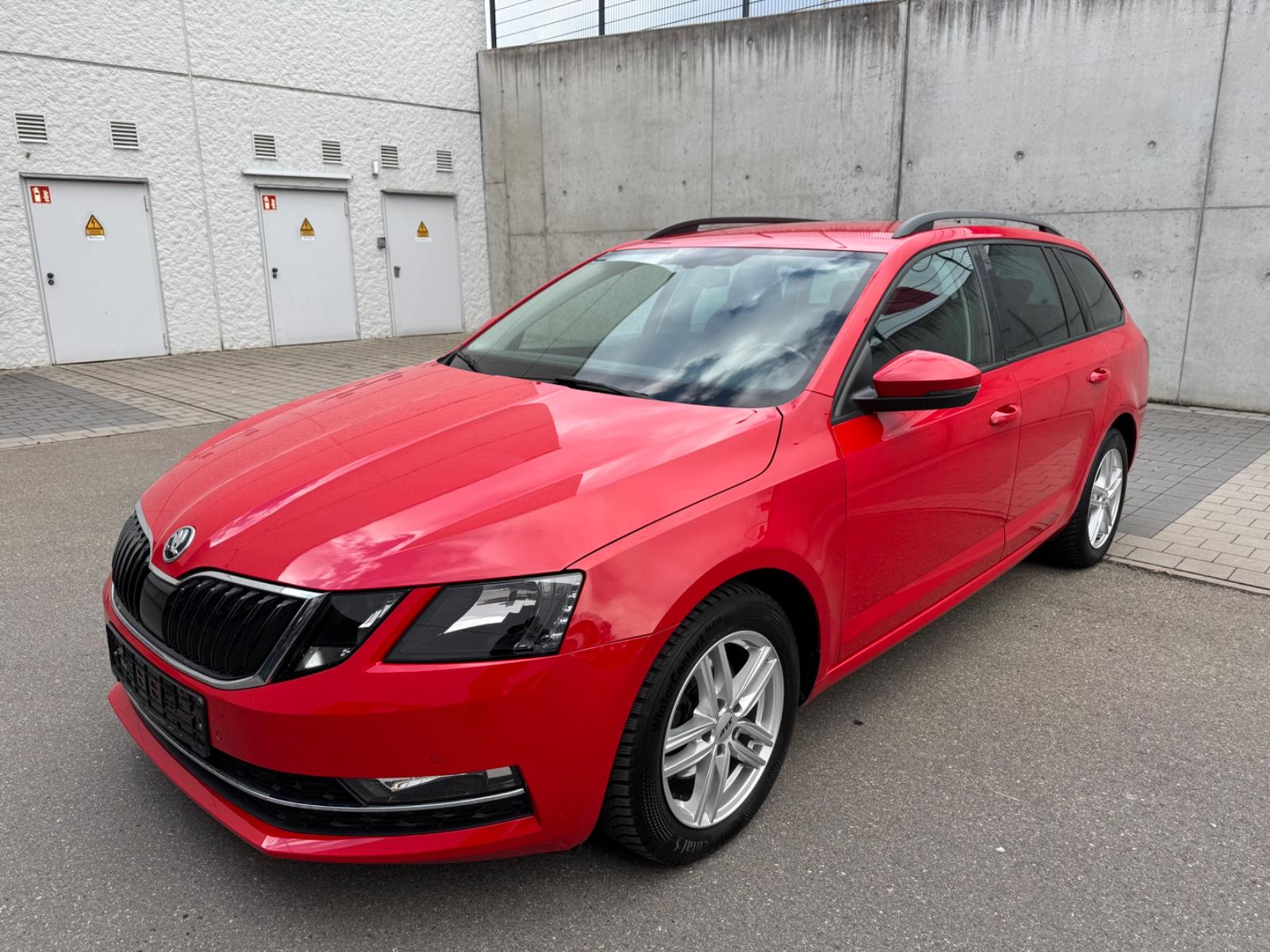 Skoda Octavia 2.0 TDI DSG Style Kamera Navi Sportsitze