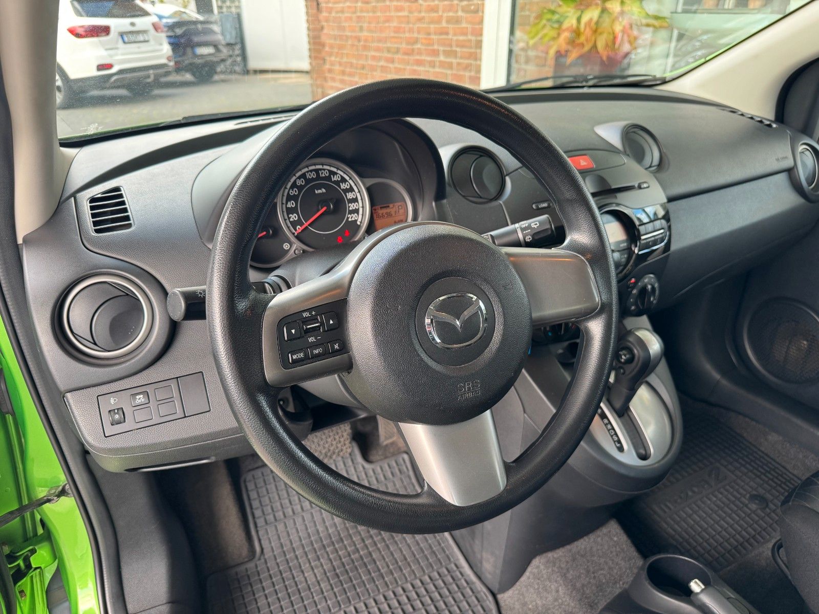 Fahrzeugabbildung Mazda 2 Lim. 1.5 Center-Line Autom. Klima/TÜV NEU