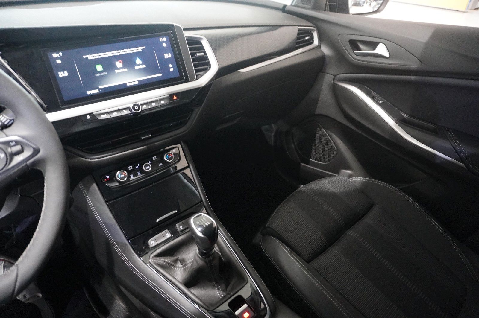 Fahrzeugabbildung Opel Grandland (X) 1.2T GS SPORT NAVI/LED/VIRTU./DAB+