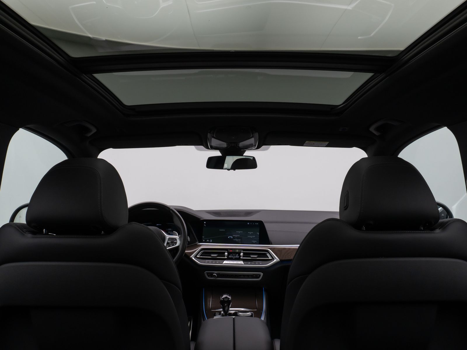 Fahrzeugabbildung BMW X5 xD45e M Sport Panorama HUD HiFi DisKey 22Zoll