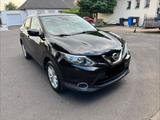 Nissan Qashqai 1.2 DIG-T Acenta Acenta - Nissan Qashqai mit Benzin-Antrieb: Limousine