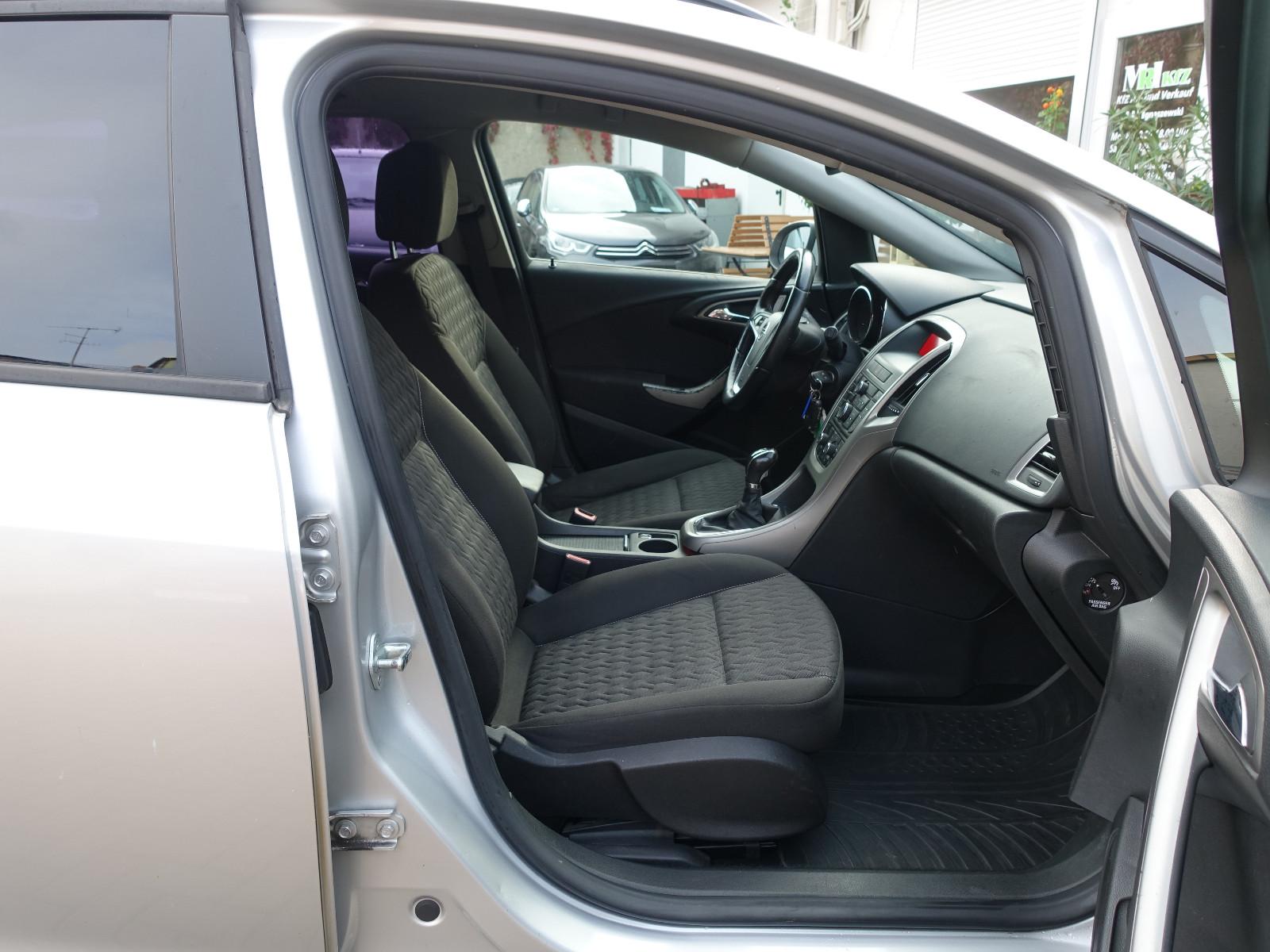Opel Astra 2013 — photo 9