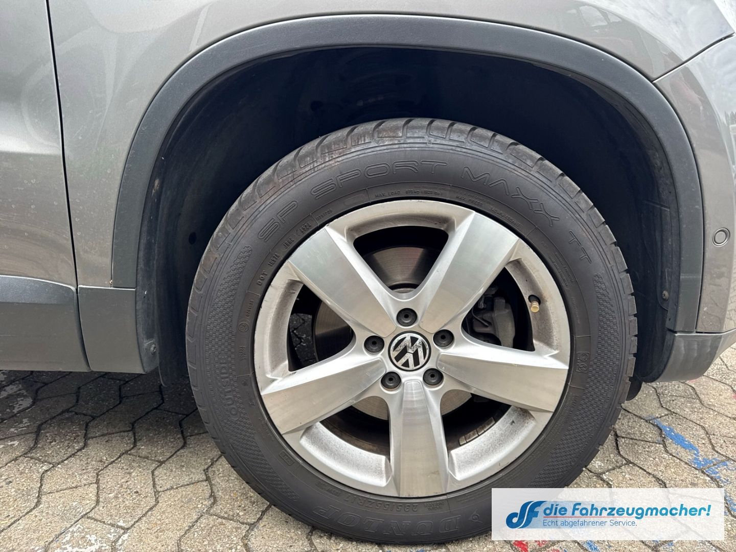 Fahrzeugabbildung Volkswagen Tiguan Sport & Style 4Motion El. Panodach *EXPO