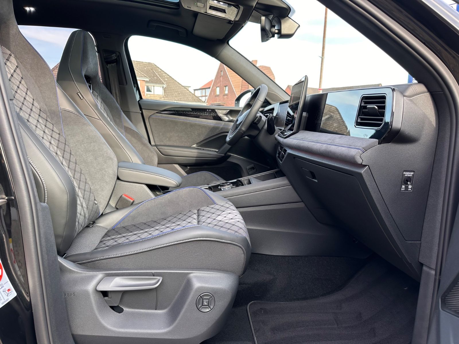 Fahrzeugabbildung Volkswagen Tiguan R-Line 2.0 TDI DSG Black/Pano/Matrix/AHK