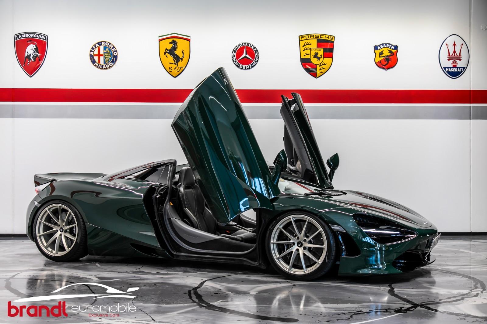 McLaren 720S / DE / British Racing Green / Lift / B&W