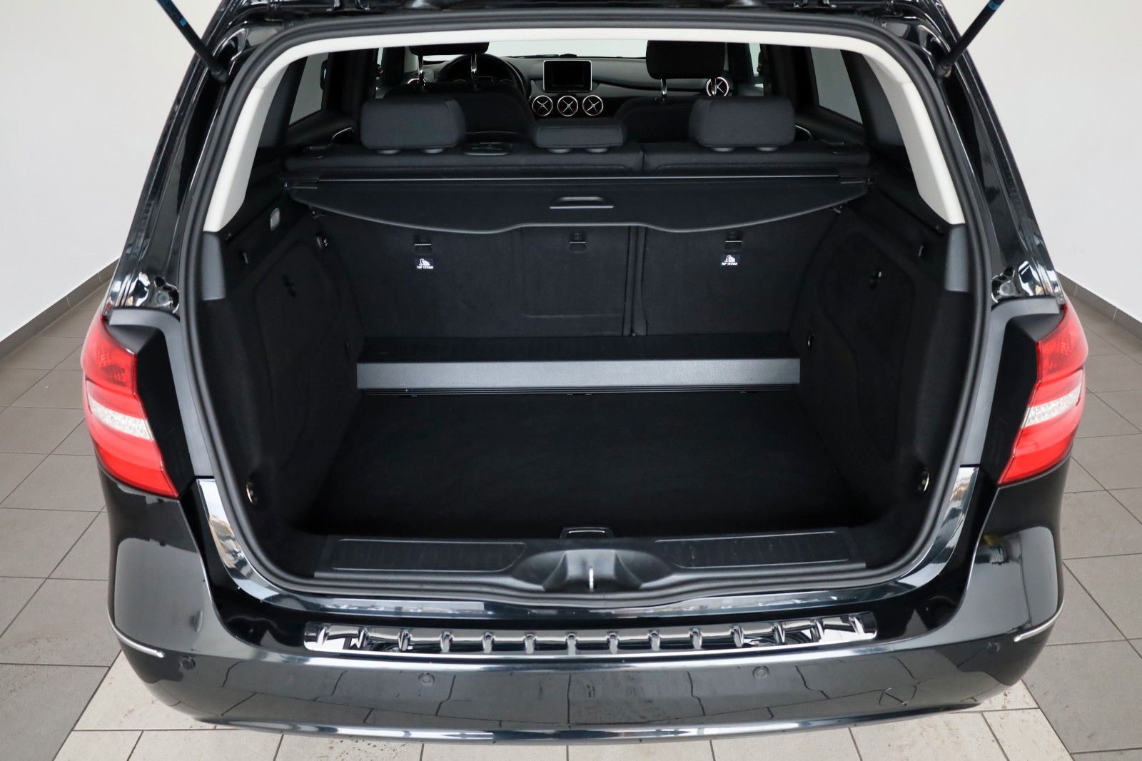 Fahrzeugabbildung Mercedes-Benz B 180d Navi,Bi-Xenon,SH,PDC vo.+hi.