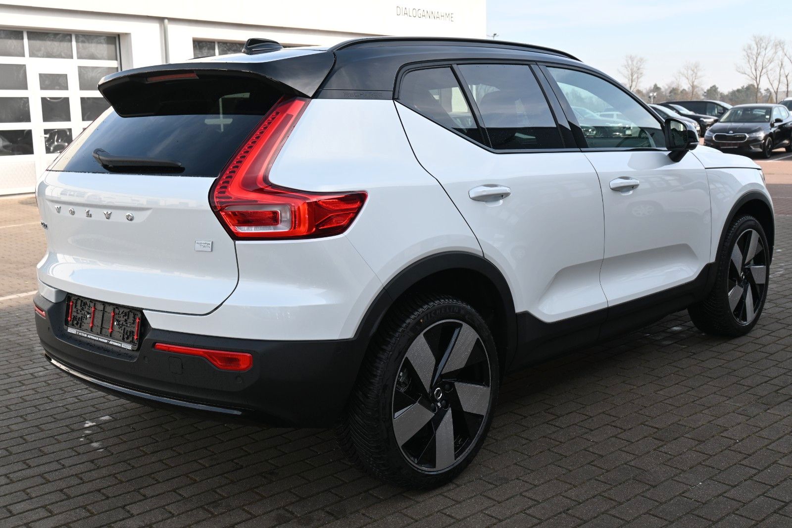 Fahrzeugabbildung Volvo XC40 Ultimate RC Pure Electric AWD*360°*PANO*GSD
