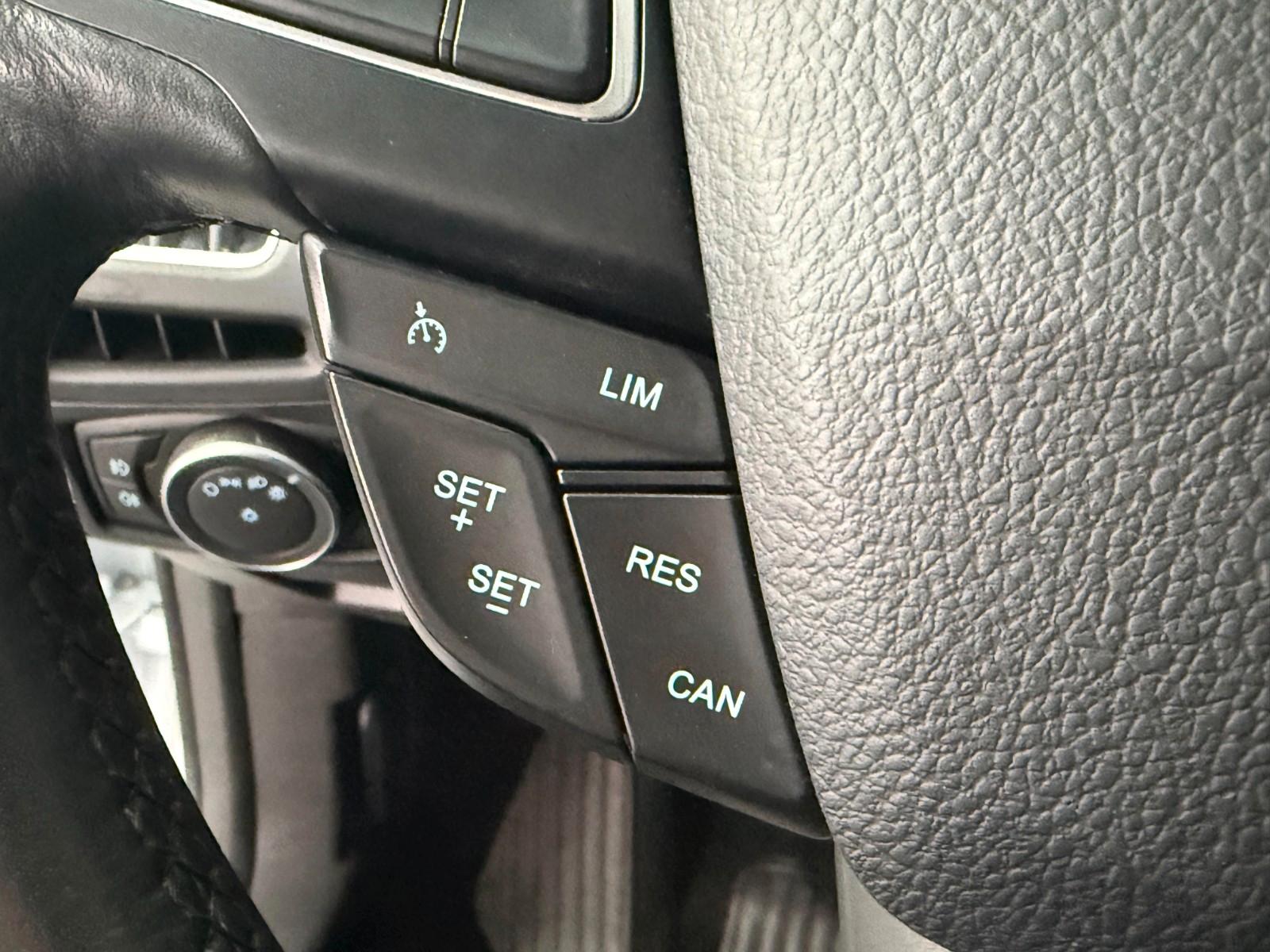 Ford Focus 2015 — photo 19